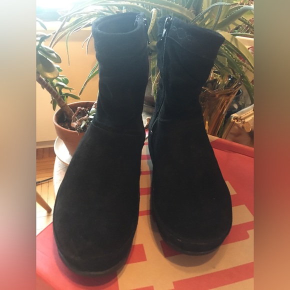Fitflop Shoes - EUC FitFlop Tall Black Suede Crush Boot Women's Size 7